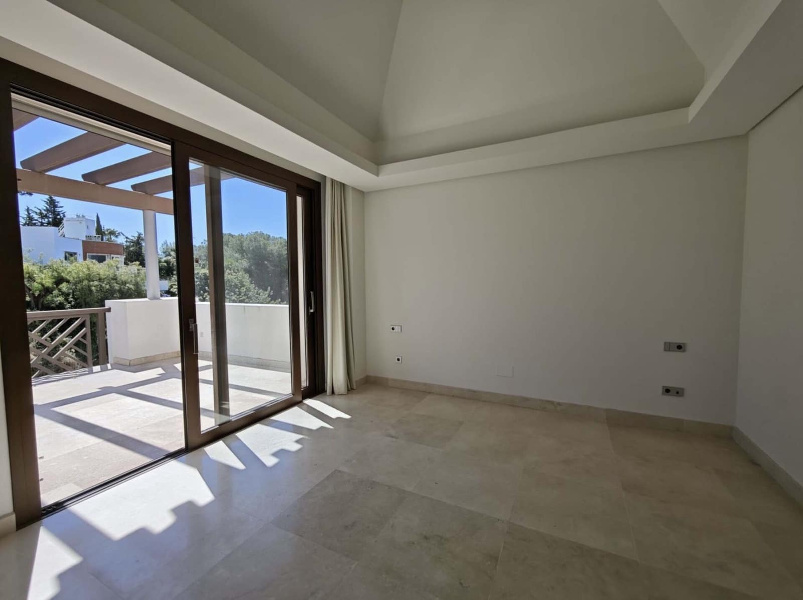 3 bedroom Villa for sale in Marbella with pool garage - € 2,000,000 (Ref: 9349280)