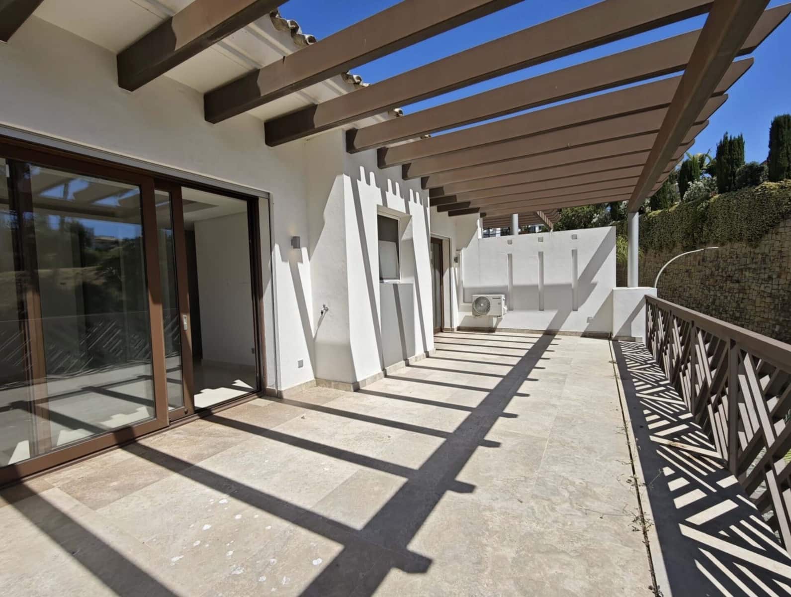 3 bedroom Villa for sale in Marbella with pool garage - € 2,000,000 (Ref: 9349280)