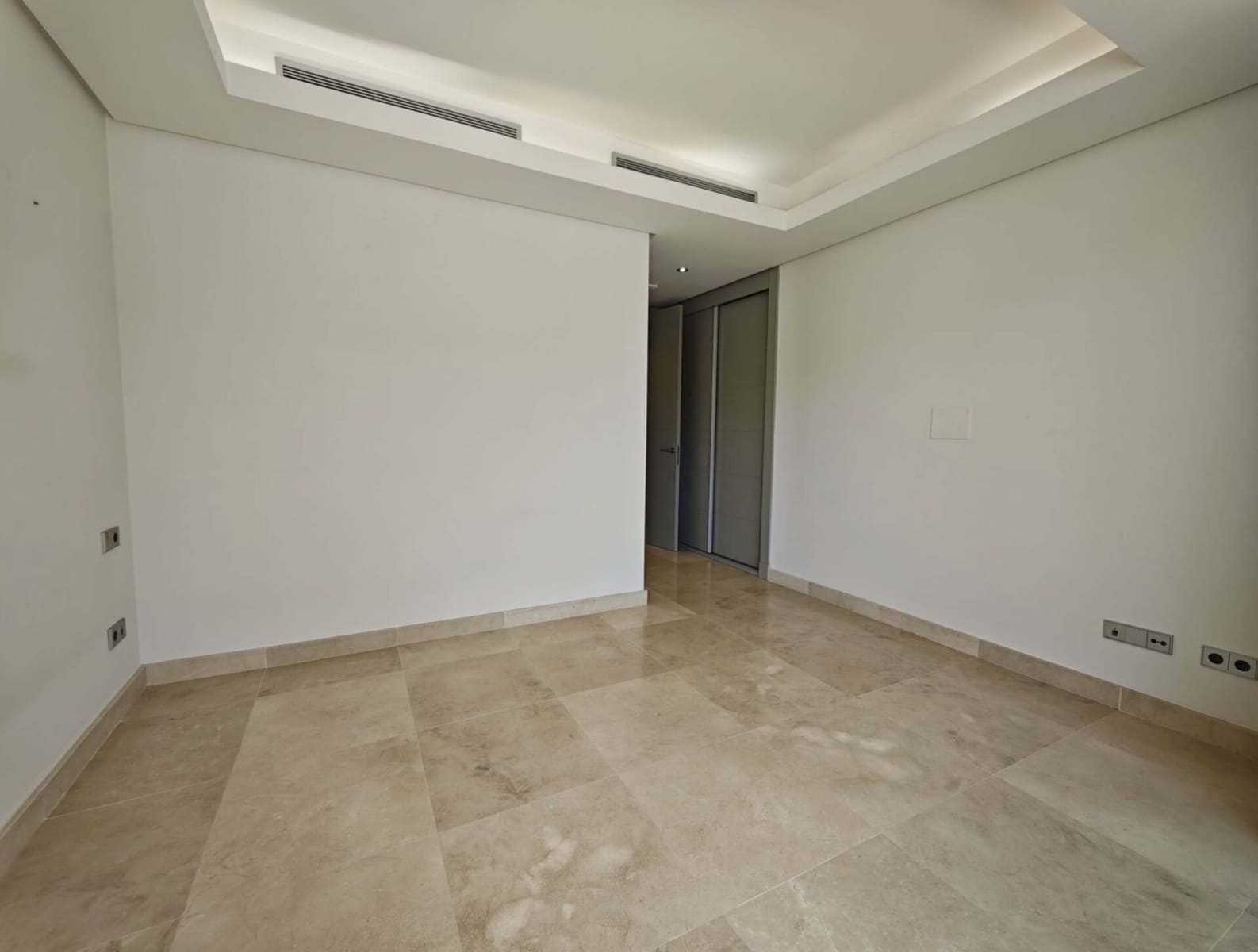 3 bedroom Villa for sale in Marbella with pool garage - € 2,000,000 (Ref: 9349280)