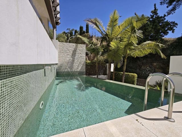 3 sypialnia Willa na sprzedaż w Marbella z basenem garażem - 2 000 000 € (Ref: 9349280)