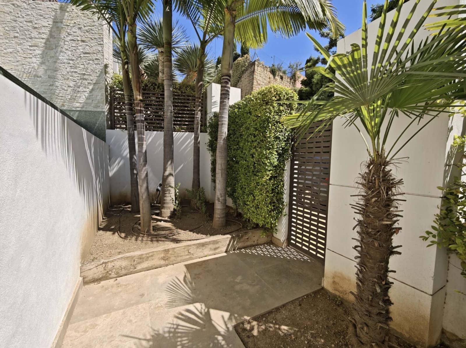 3 bedroom Villa for sale in Marbella with pool garage - € 2,000,000 (Ref: 9349280)