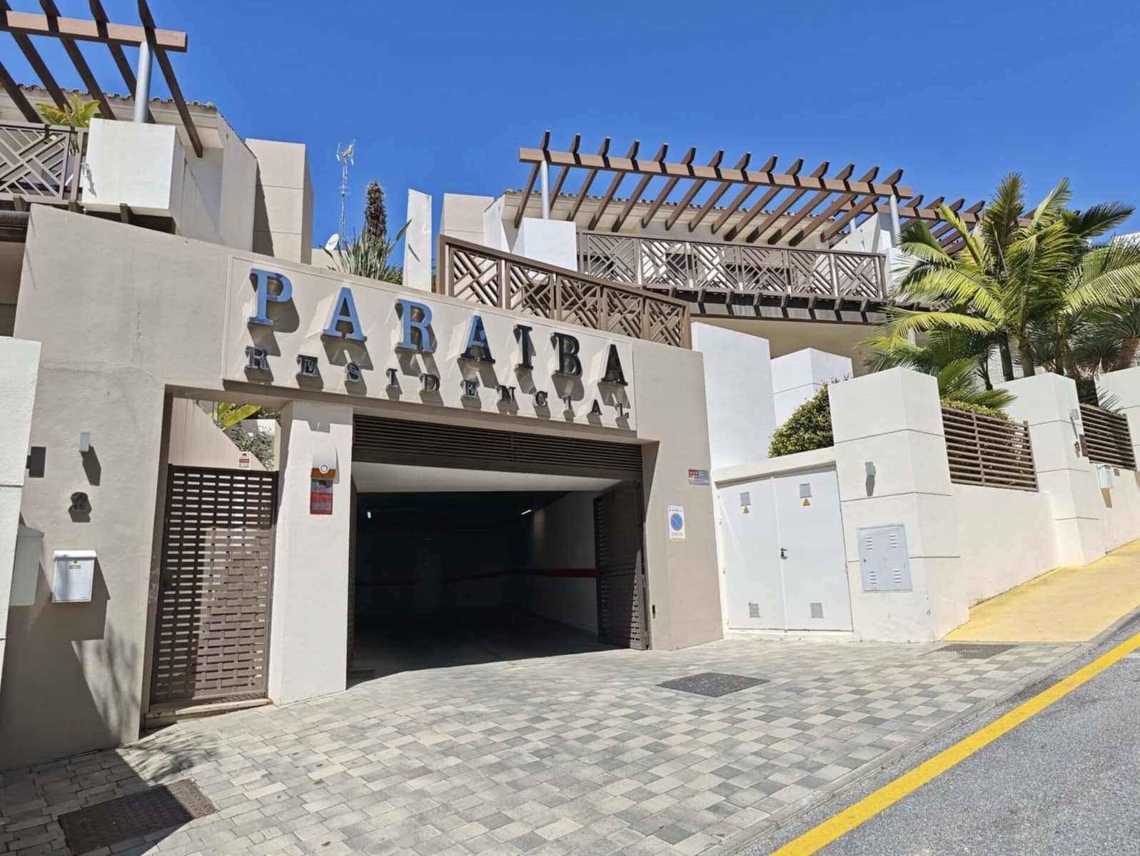 3 bedroom Villa for sale in Marbella with pool garage - € 2,000,000 (Ref: 9349280)