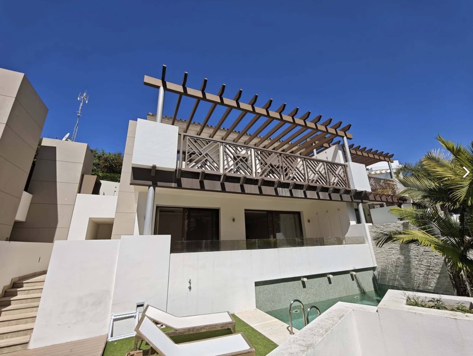 3 bedroom Villa for sale in Marbella with pool garage - € 2,000,000 (Ref: 9349280)