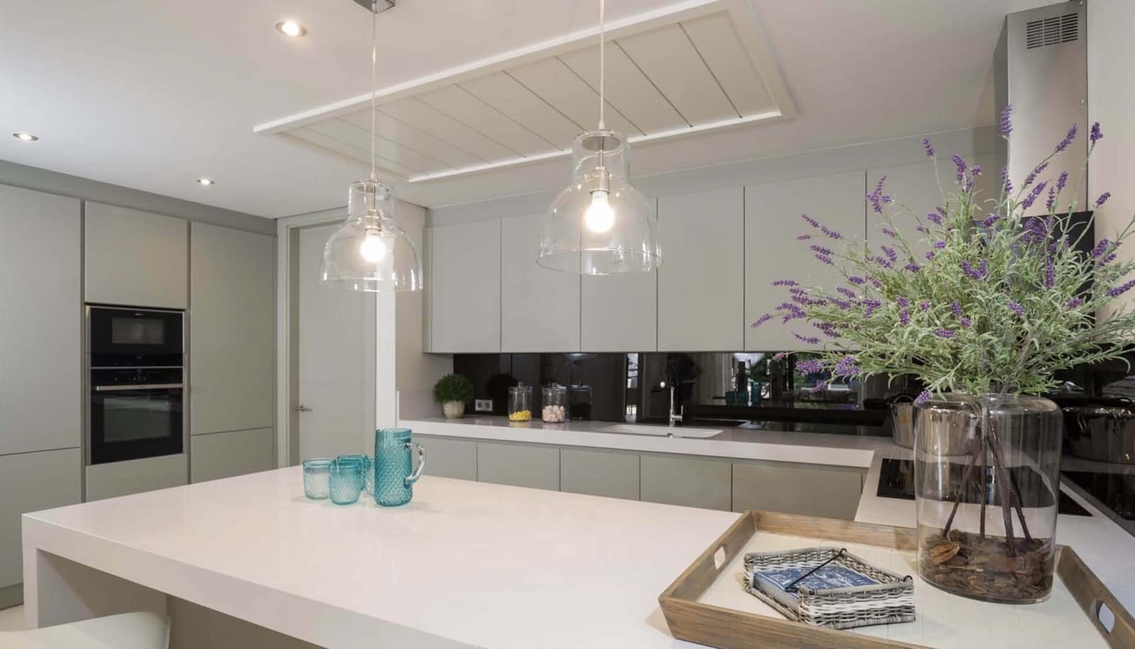 3 bedroom Villa for sale in Marbella with pool garage - € 2,000,000 (Ref: 9349281)