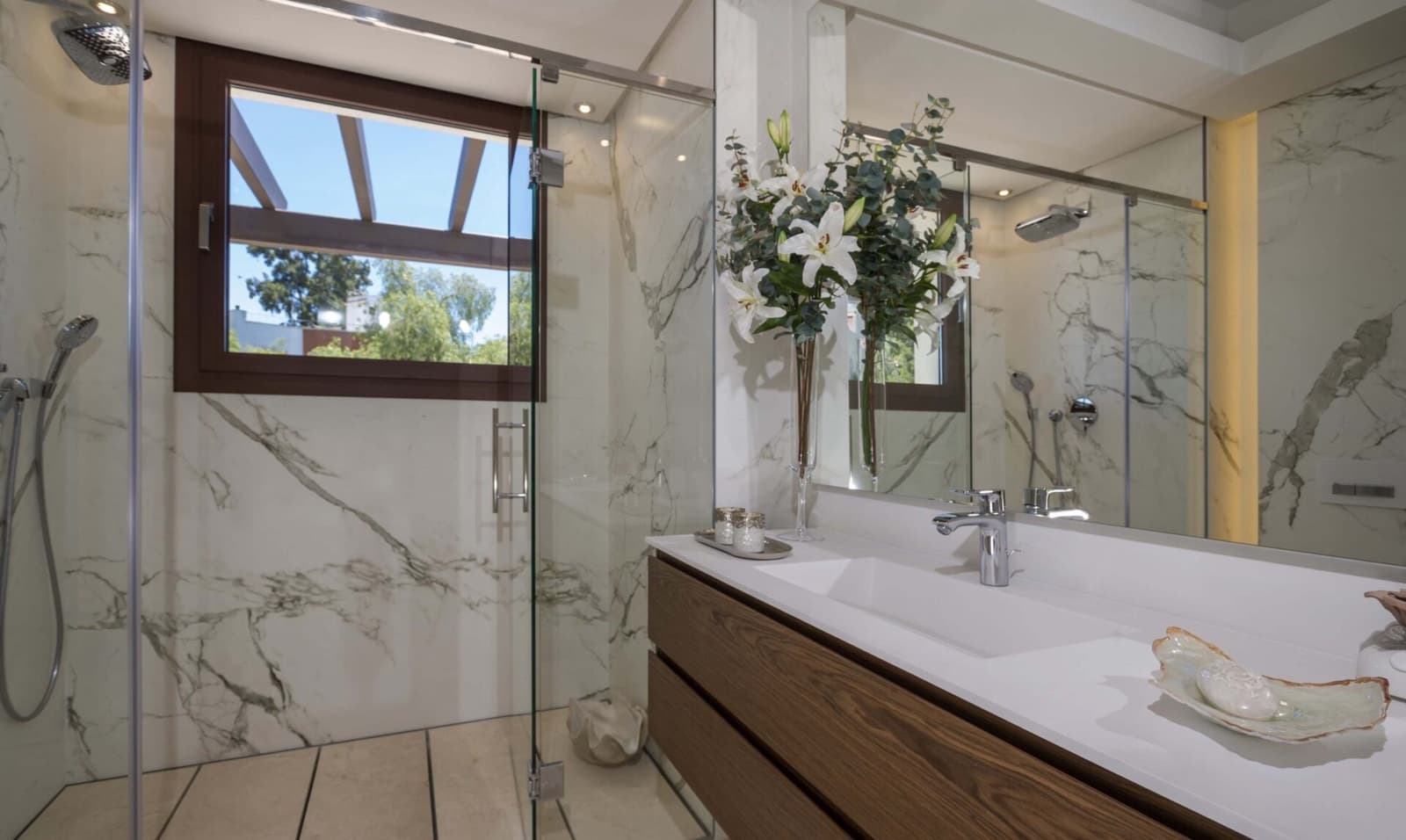 3 bedroom Villa for sale in Marbella with pool garage - € 2,000,000 (Ref: 9349281)