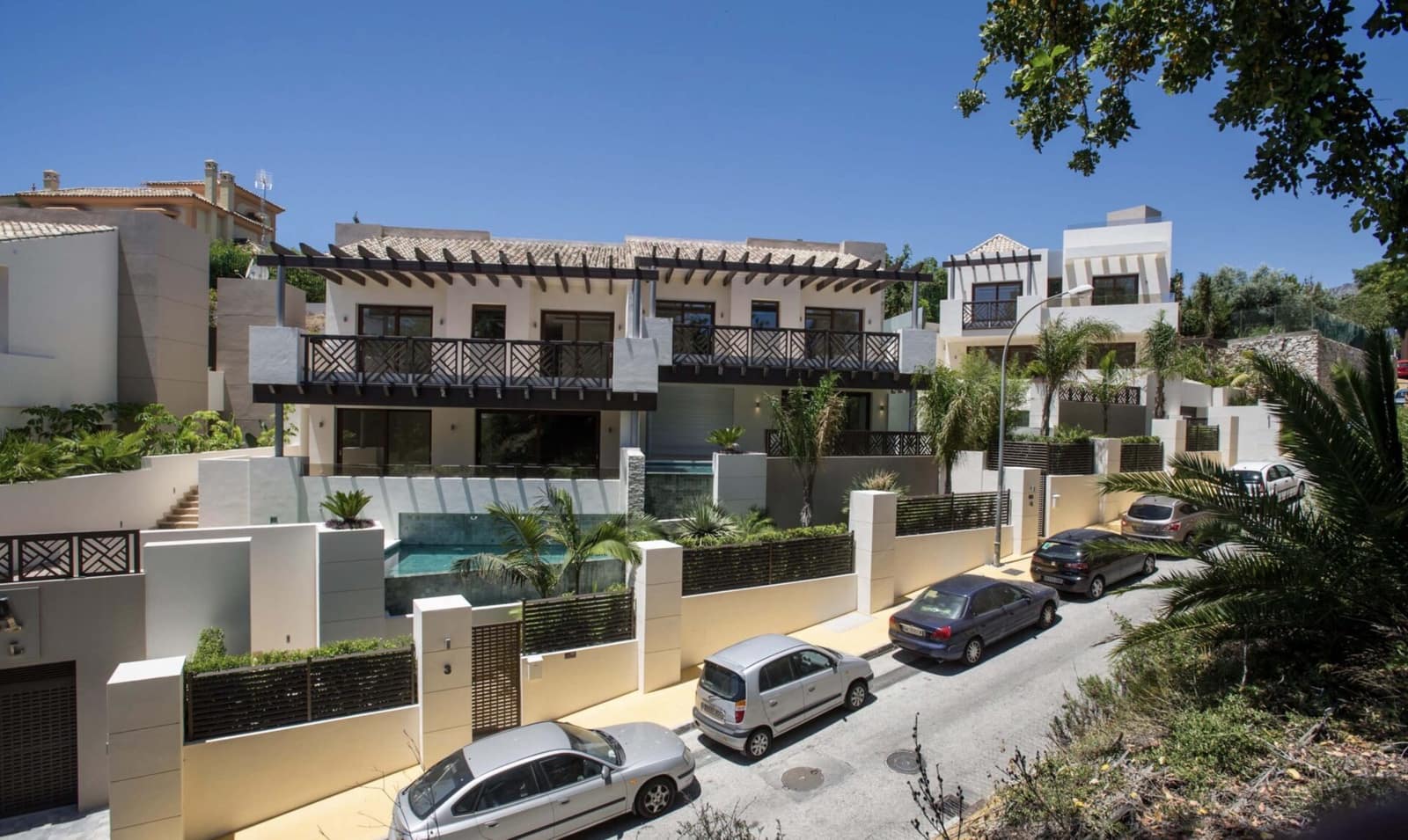 3 bedroom Villa for sale in Marbella with pool garage - € 2,000,000 (Ref: 9349281)