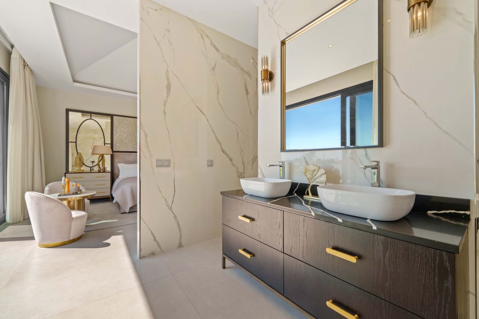 6 bedroom Villa for sale in La Quinta with pool - € 4,695,000 (Ref: 9378887)