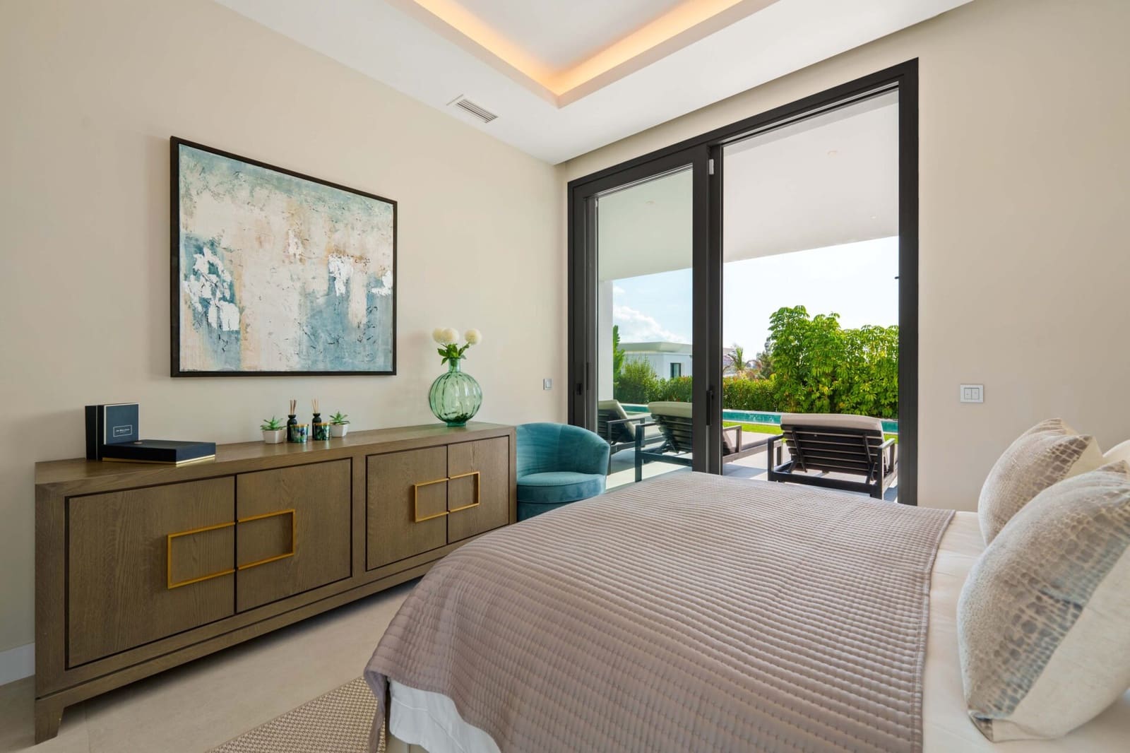 6 bedroom Villa for sale in La Quinta with pool - € 4,695,000 (Ref: 9378887)