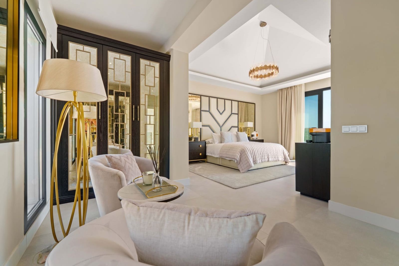 6 bedroom Villa for sale in La Quinta with pool - € 4,695,000 (Ref: 9378887)