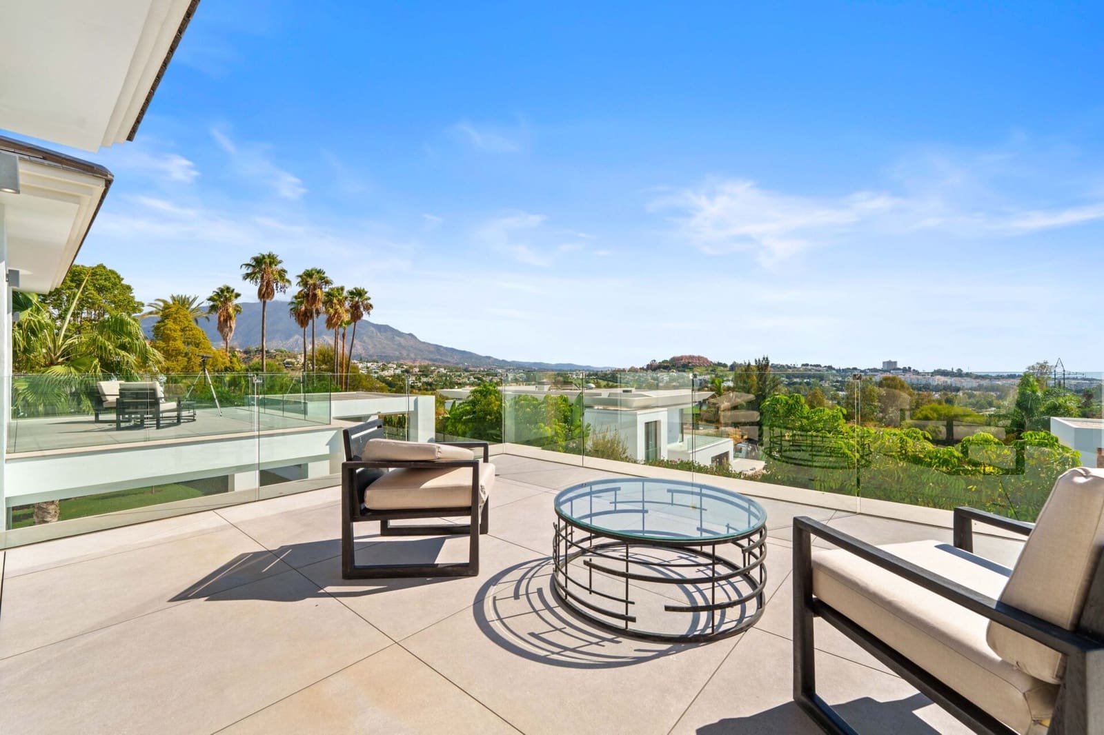 6 bedroom Villa for sale in La Quinta with pool - € 4,695,000 (Ref: 9378887)