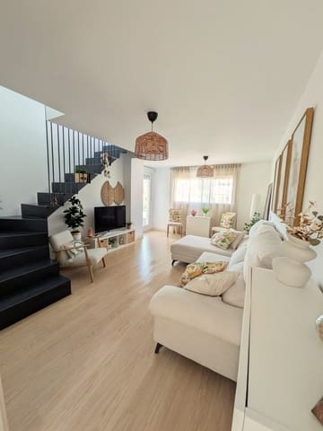 3 bedroom Penthouse for sale in Estepona with pool garage - € 759,000 (Ref: 9382505)