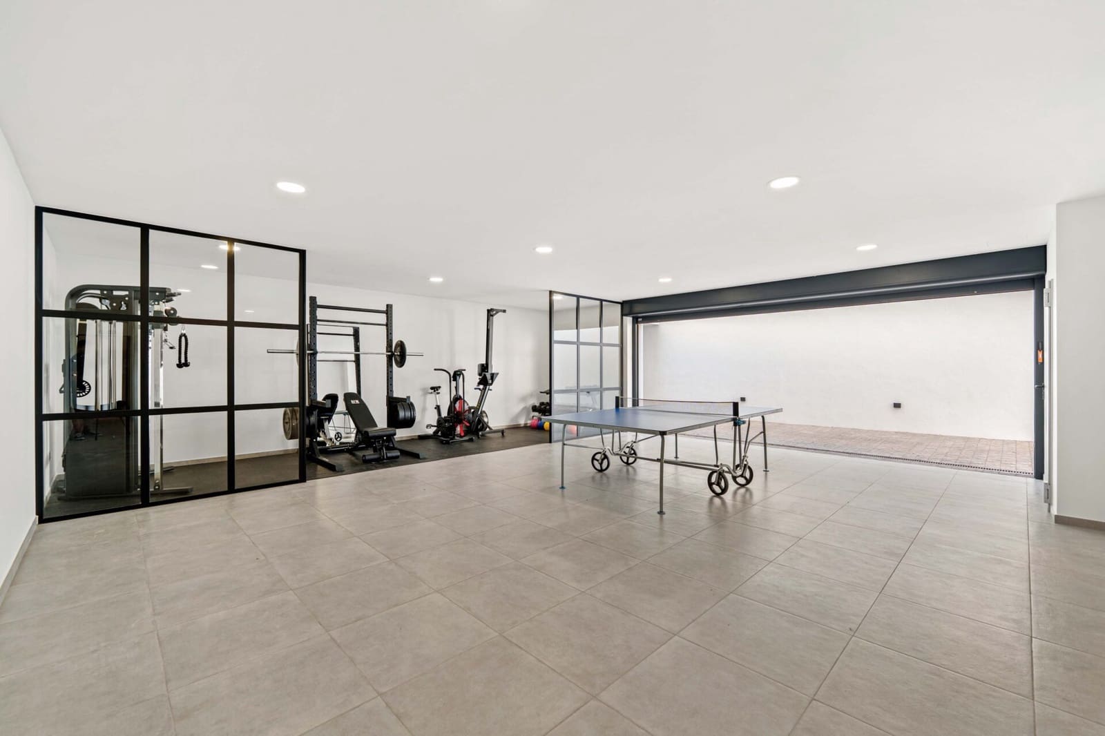 5 quarto Moradia para venda em Nueva Andalucia com piscina garagem - 4 895 000 € (Ref: 9387707)