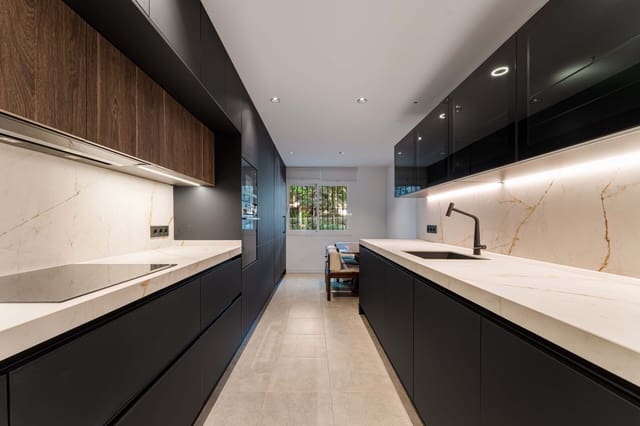 3 sovrum Lägenhet till salu i Sierra Blanca, Marbella med pool garage - 1 150 000 € (Ref: 9422139)