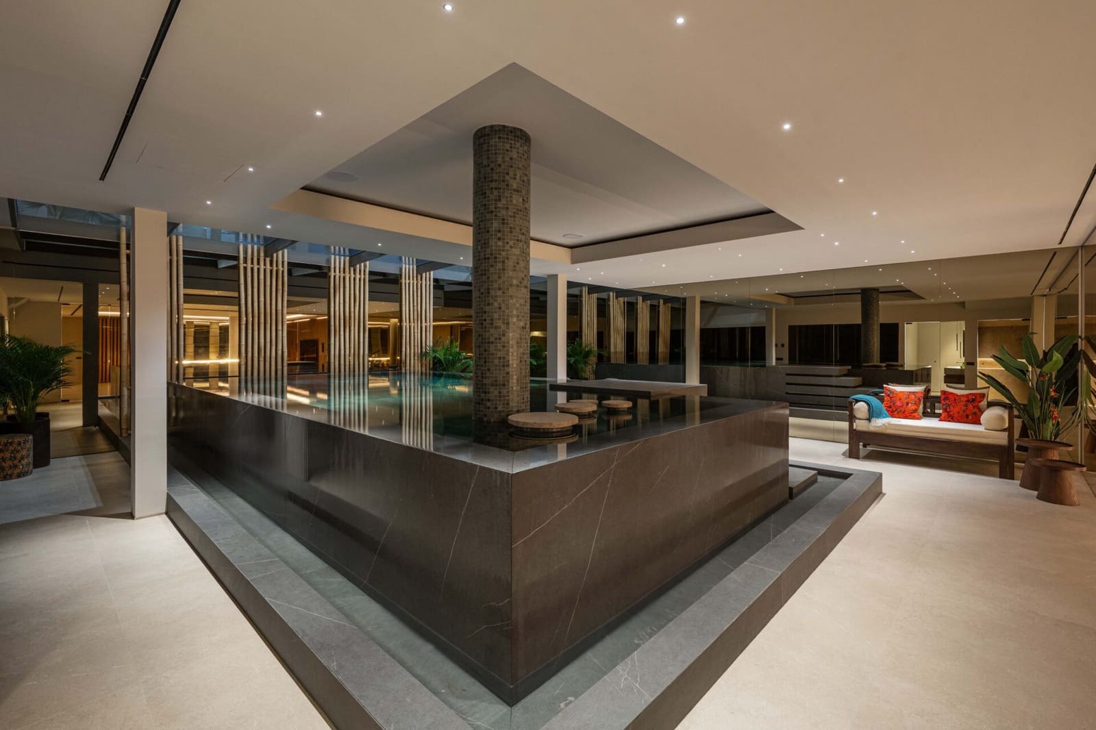 6 bedroom Villa for sale in La Quinta with pool garage - € 7,395,000 (Ref: 9426986)