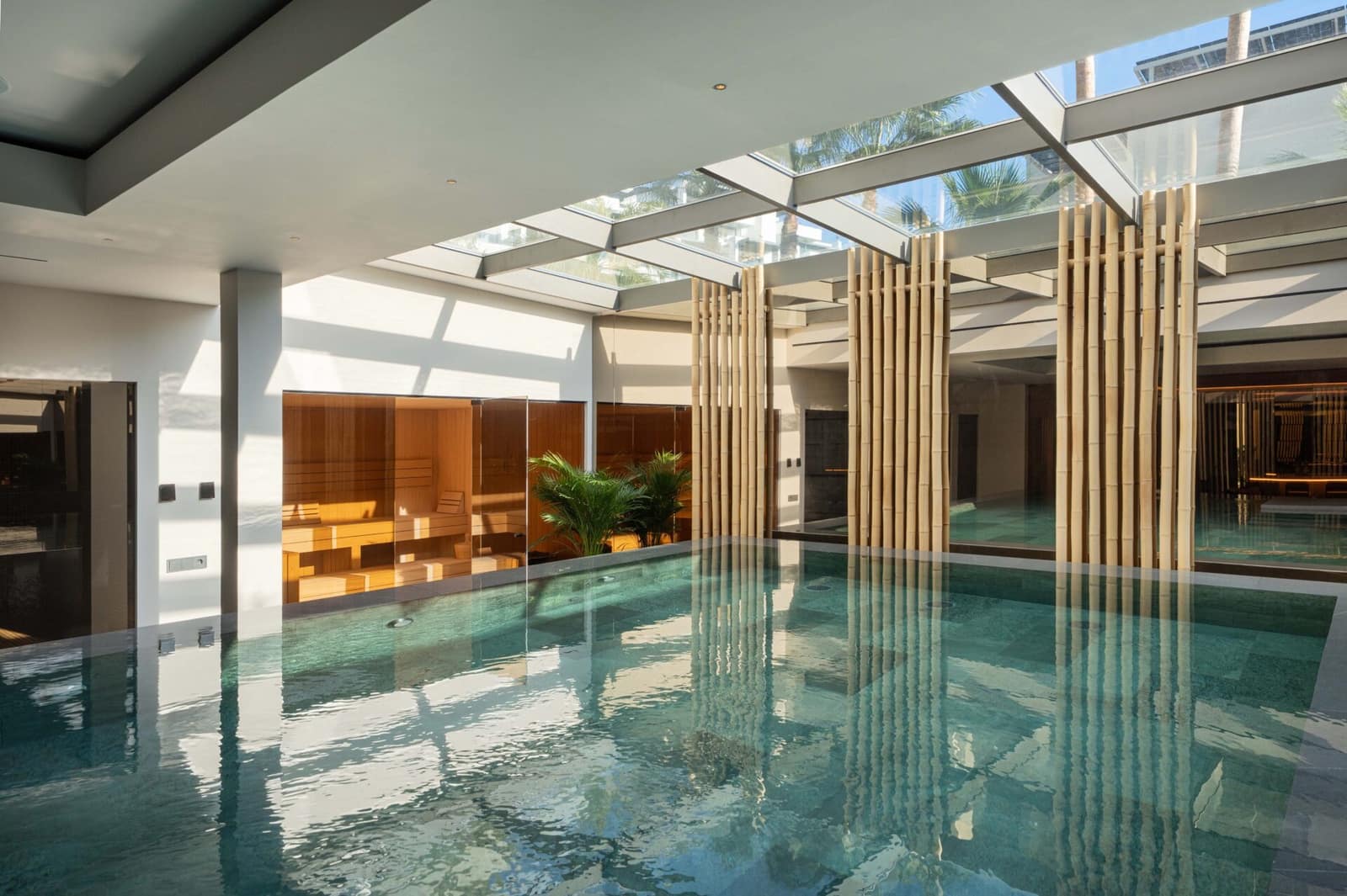 6 bedroom Villa for sale in La Quinta with pool garage - € 7,395,000 (Ref: 9426986)