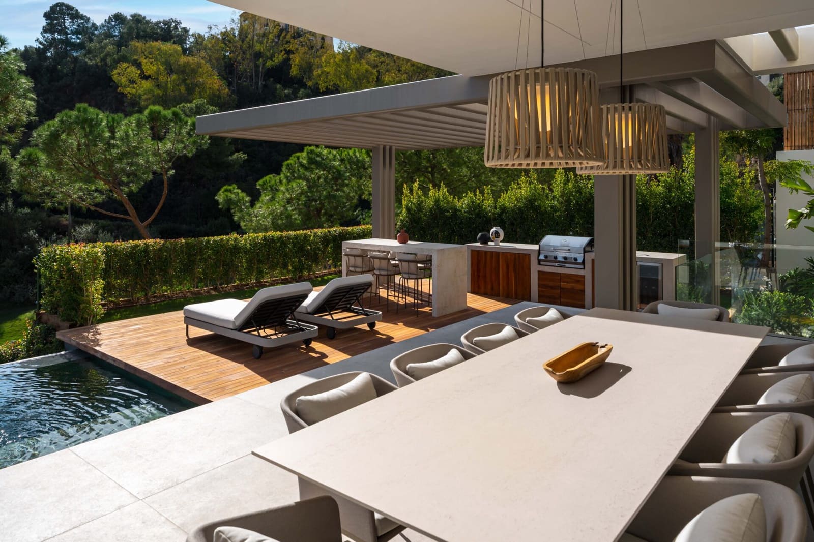 6 bedroom Villa for sale in La Quinta with pool garage - € 7,395,000 (Ref: 9426986)