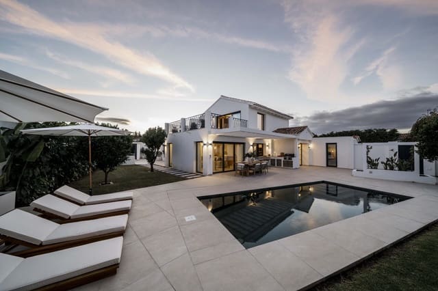5 bedroom Villa for sale in San Pedro de Alcantara, Marbella with pool - € 2,500,000 (Ref: 9446167)