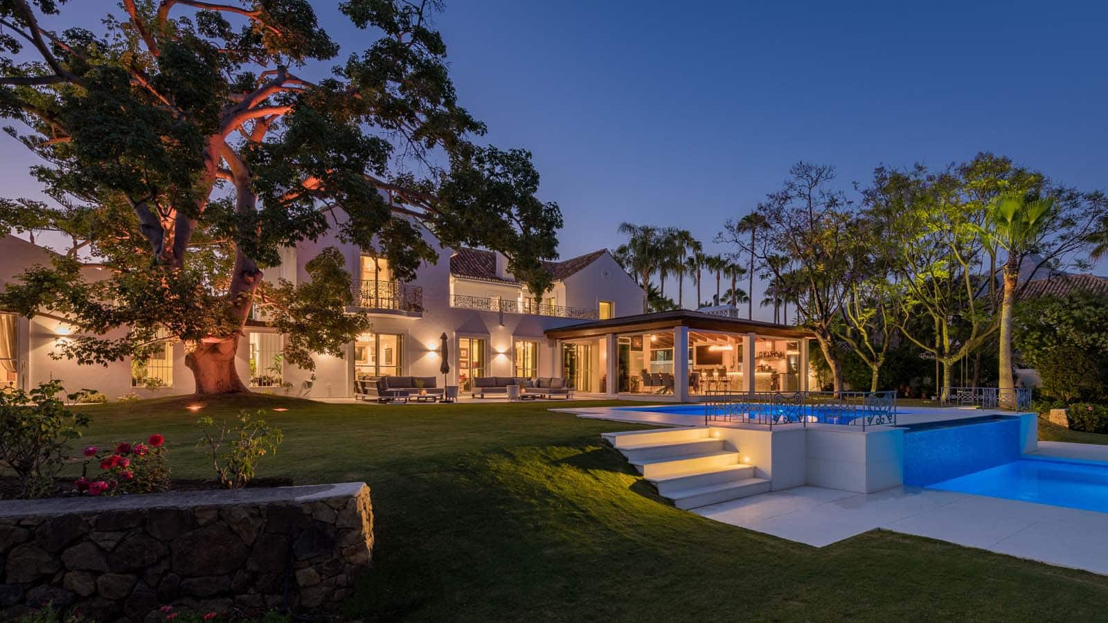 6 Zimmer Villa zu verkaufen in Nueva Andalucia mit Pool Garage - 9.750.000 € (Ref: 9456128)