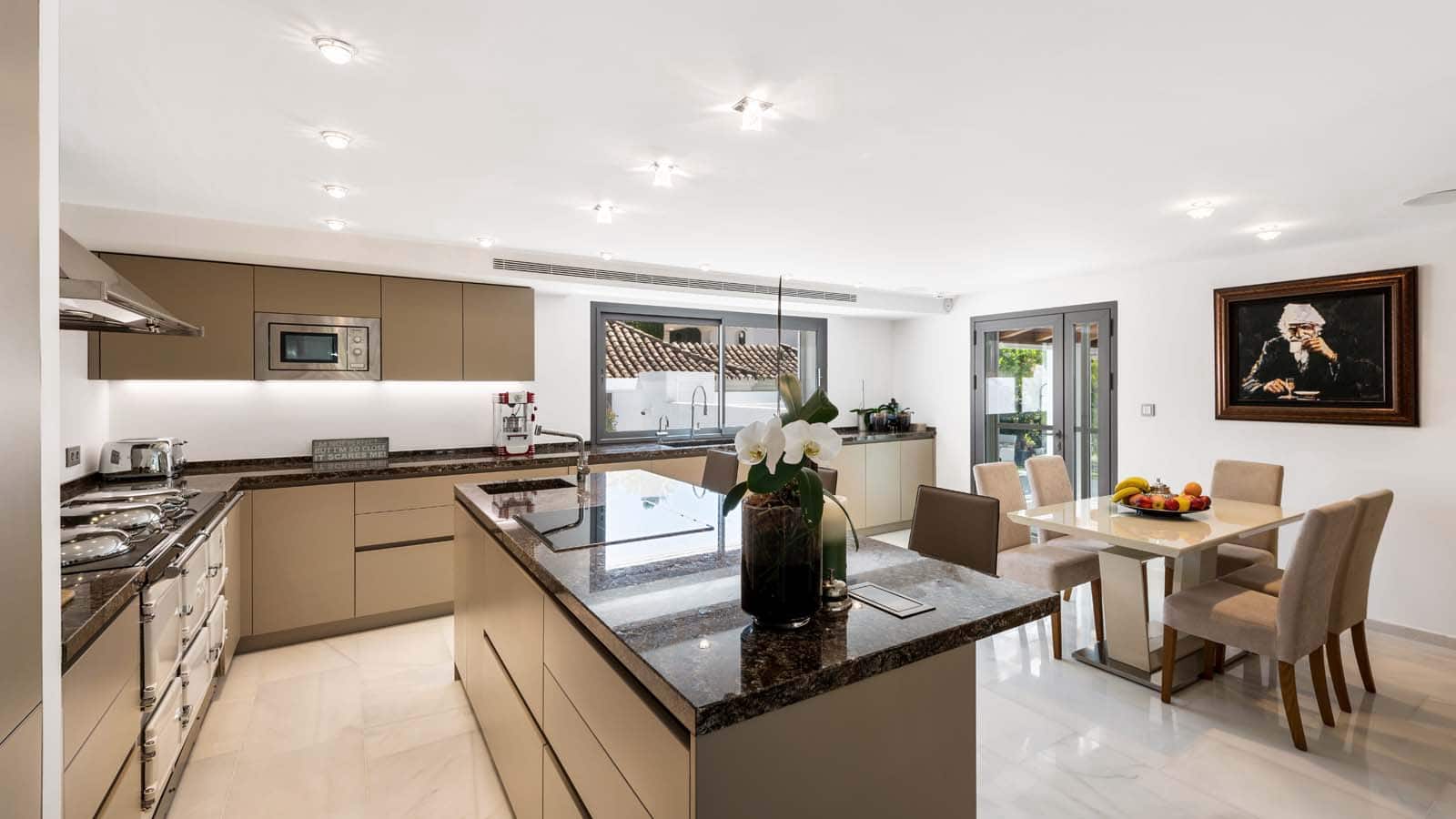 6 Zimmer Villa zu verkaufen in Nueva Andalucia mit Pool Garage - 9.750.000 € (Ref: 9456128)