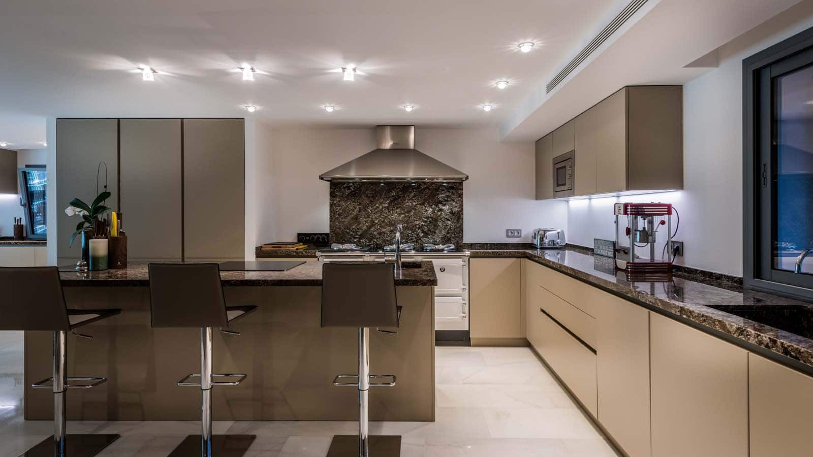 6 Zimmer Villa zu verkaufen in Nueva Andalucia mit Pool Garage - 9.750.000 € (Ref: 9456128)