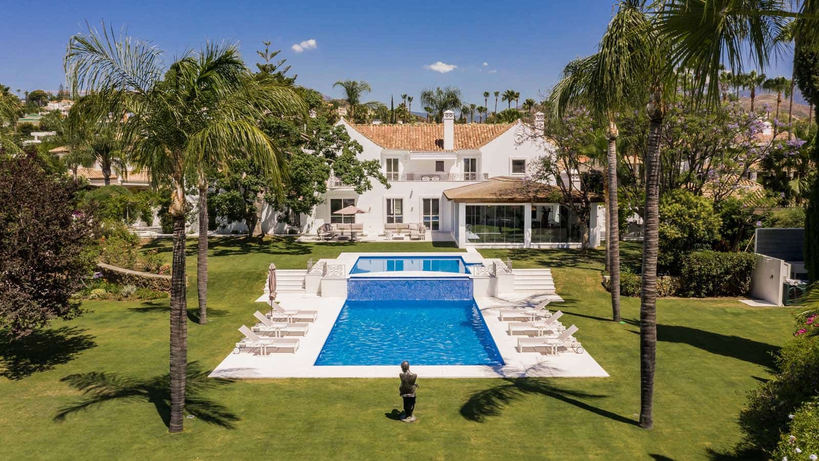 6 Zimmer Villa zu verkaufen in Nueva Andalucia mit Pool Garage - 9.750.000 € (Ref: 9456128)