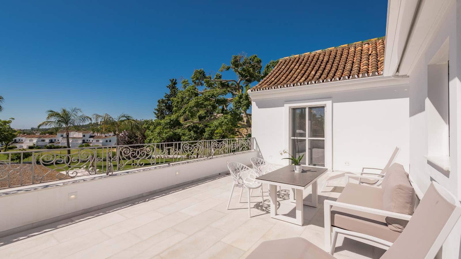 6 Zimmer Villa zu verkaufen in Nueva Andalucia mit Pool Garage - 9.750.000 € (Ref: 9456128)