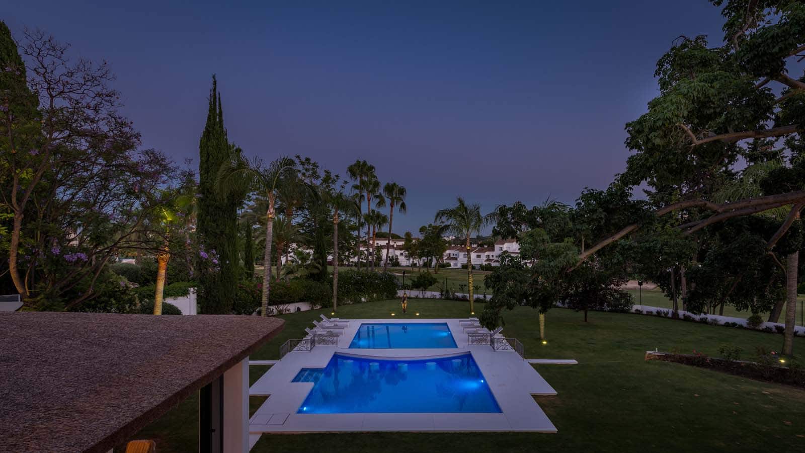 6 Zimmer Villa zu verkaufen in Nueva Andalucia mit Pool Garage - 9.750.000 € (Ref: 9456128)