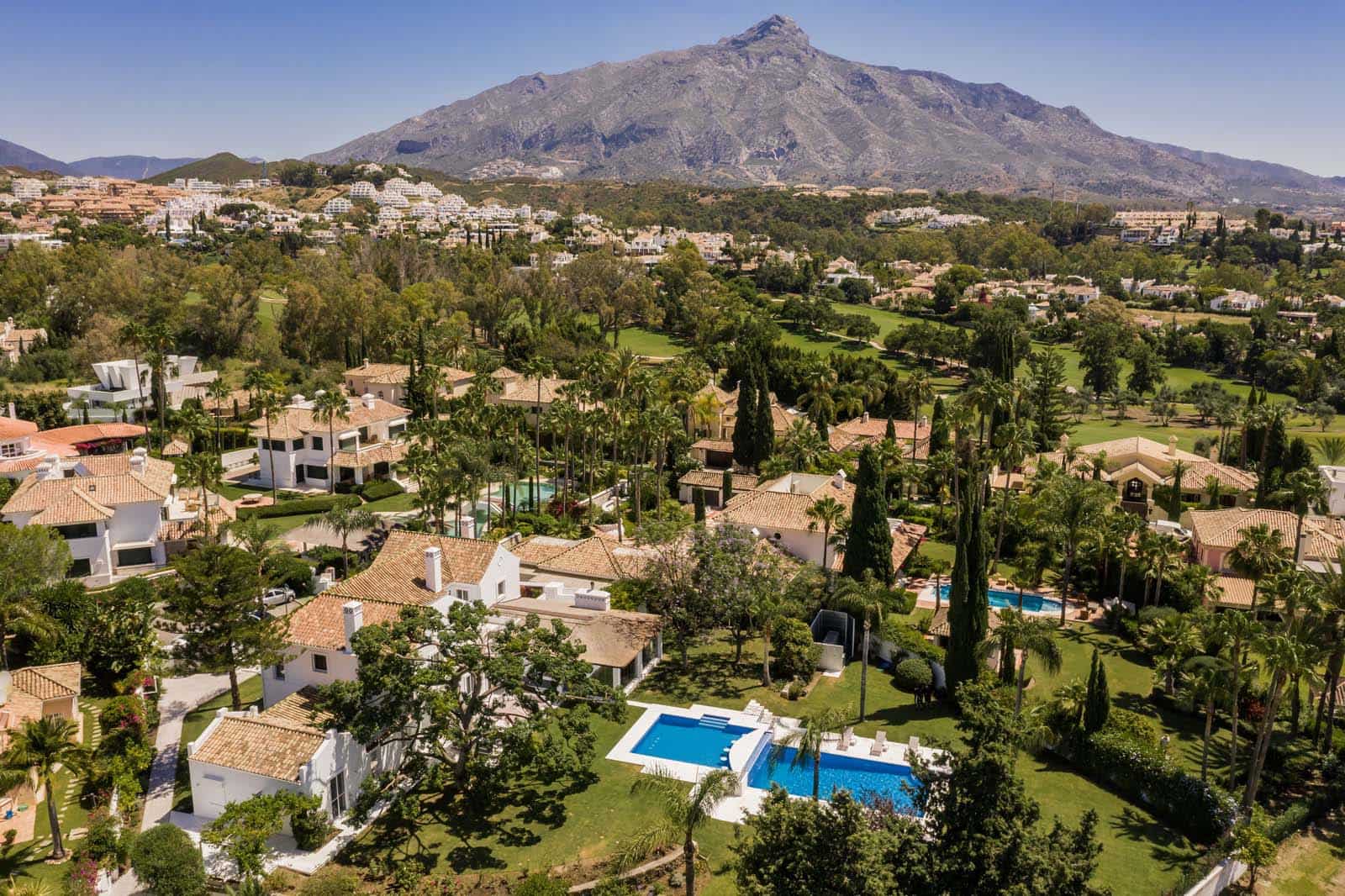 6 Zimmer Villa zu verkaufen in Nueva Andalucia mit Pool Garage - 9.750.000 € (Ref: 9456128)