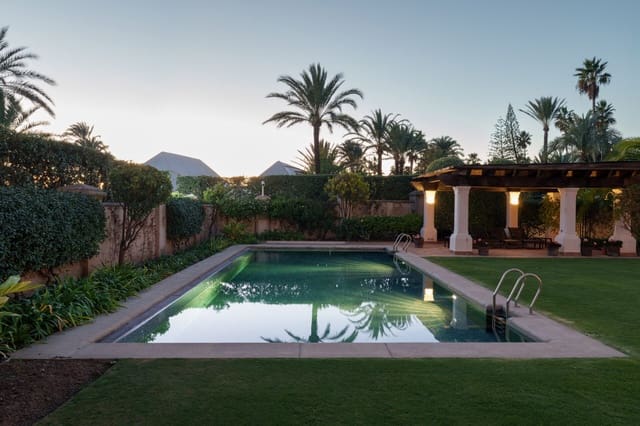 7 sovrum Villa till salu i Los Monteros, Marbella med pool garage - 10 950 000 € (Ref: 9461921)