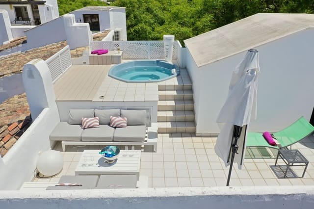 5 quarto Penthouse para venda em Elviria, Marbella com piscina - 990 000 € (Ref: 9461922)