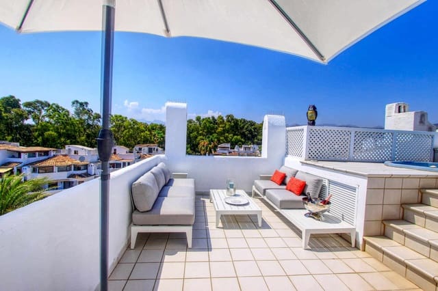 5 quarto Penthouse para venda em Elviria, Marbella com piscina - 990 000 € (Ref: 9461922)