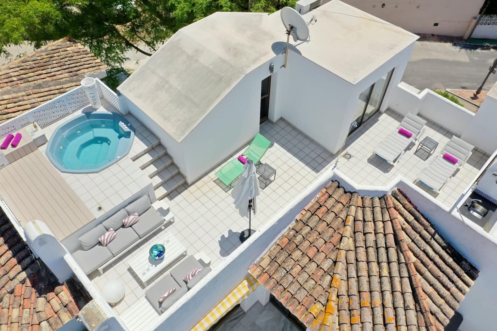 5 quarto Penthouse para venda em Elviria com piscina - 990 000 € (Ref: 9461922)