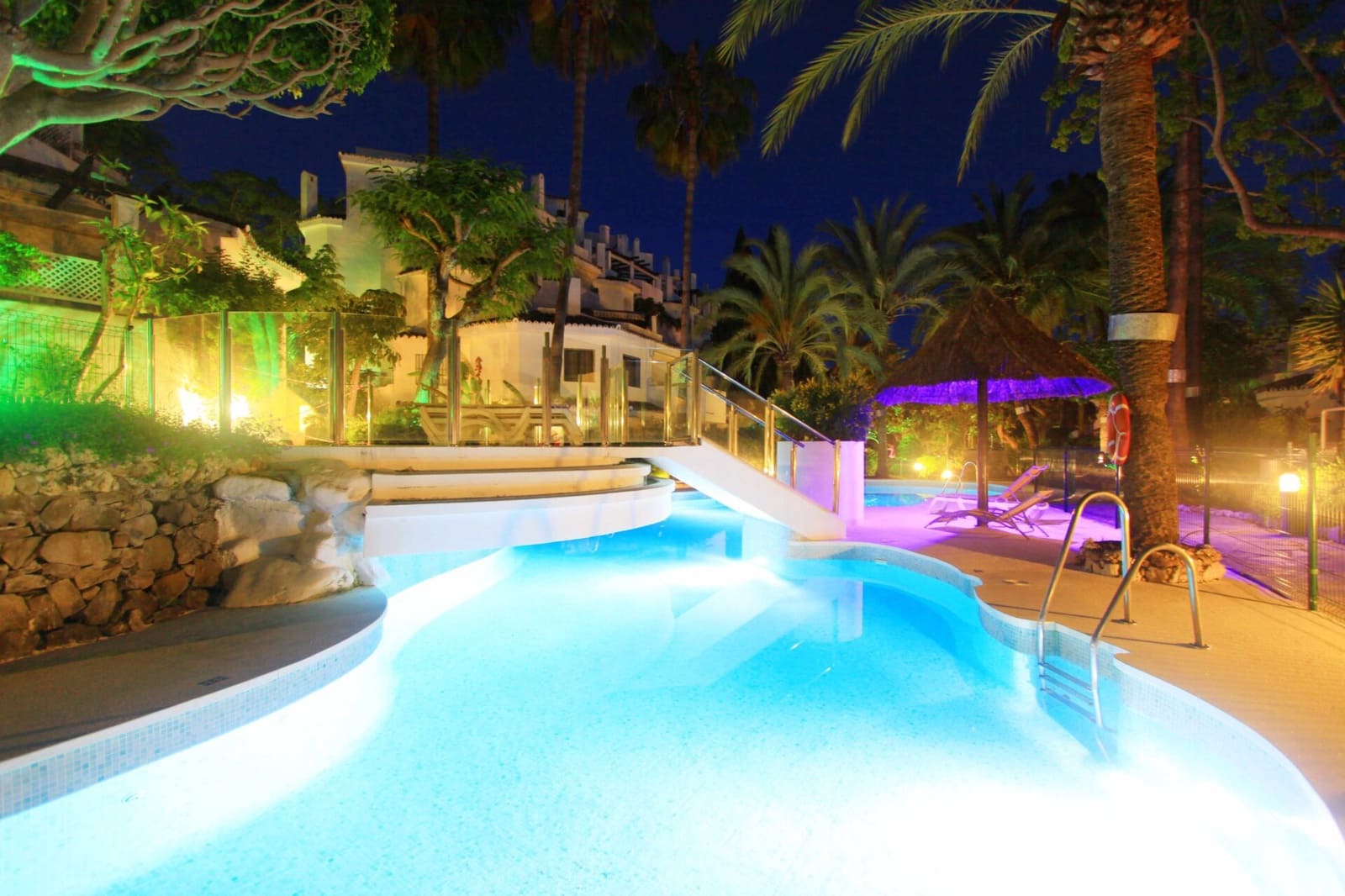 5 quarto Penthouse para venda em Elviria com piscina - 990 000 € (Ref: 9461922)