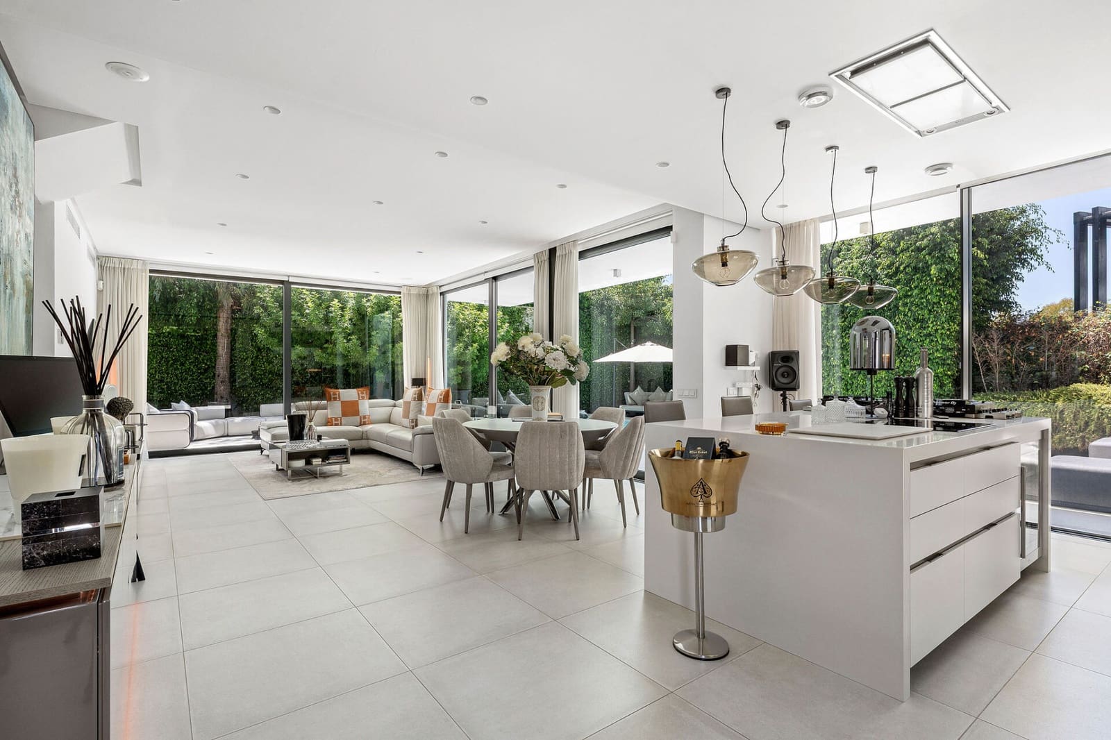 4 sypialnia Willa na sprzedaż w Estepona z basenem - 1 825 000 € (Ref: 9465402)