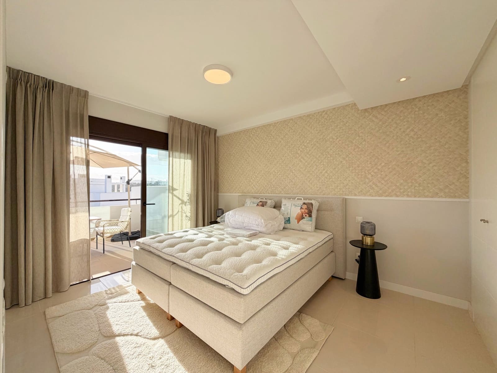 2 bedroom Apartment for sale in Estepona with pool garage - € 385,000 (Ref: 9491170)