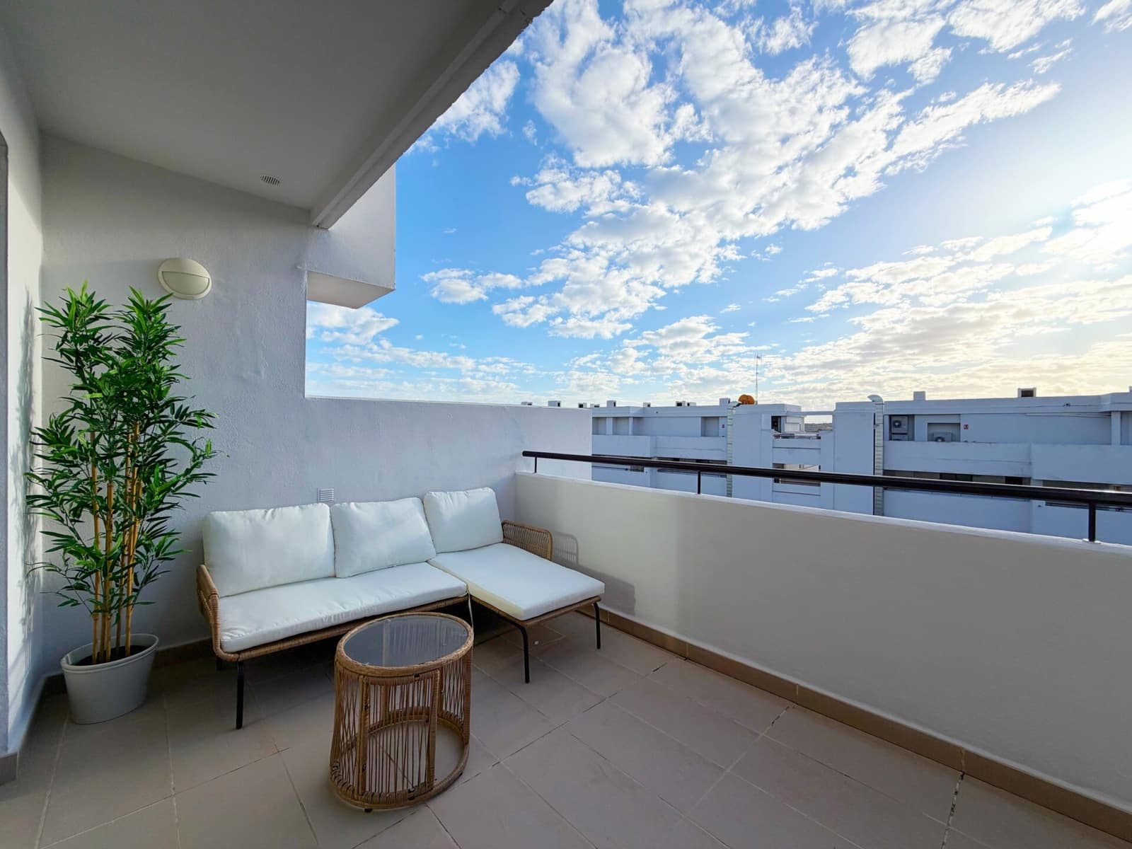 2 bedroom Apartment for sale in Estepona with pool garage - € 385,000 (Ref: 9491170)