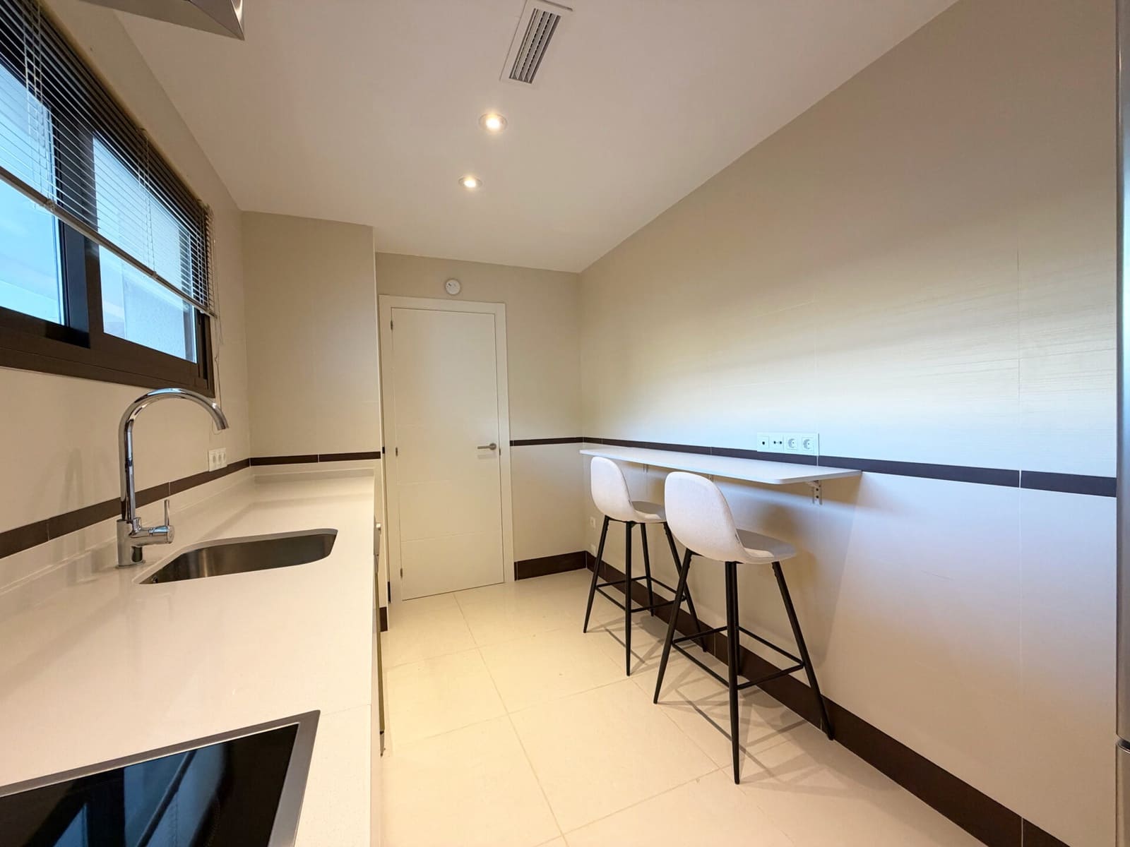 2 bedroom Apartment for sale in Estepona with pool garage - € 385,000 (Ref: 9491170)