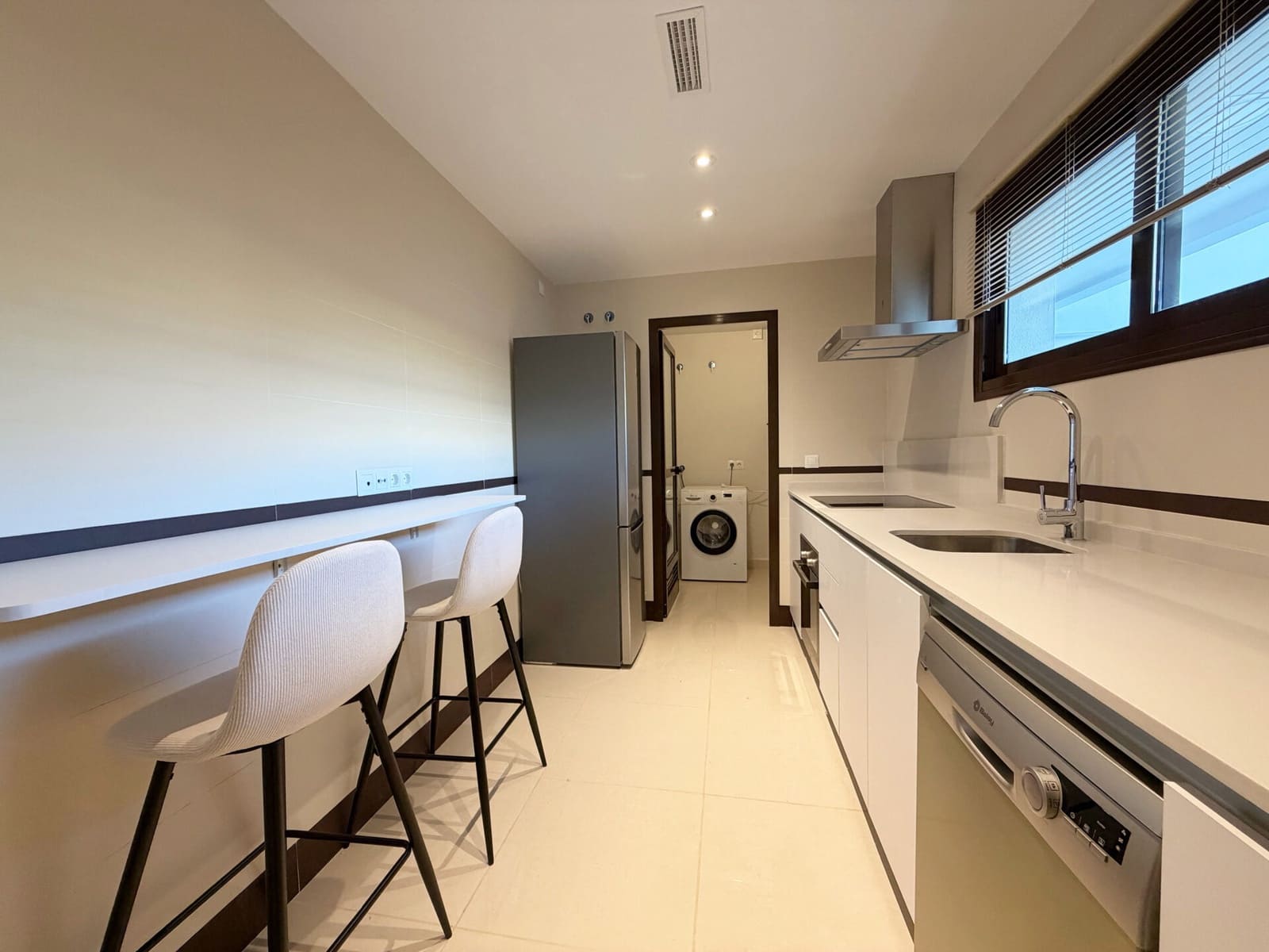 2 bedroom Apartment for sale in Estepona with pool garage - € 385,000 (Ref: 9491170)