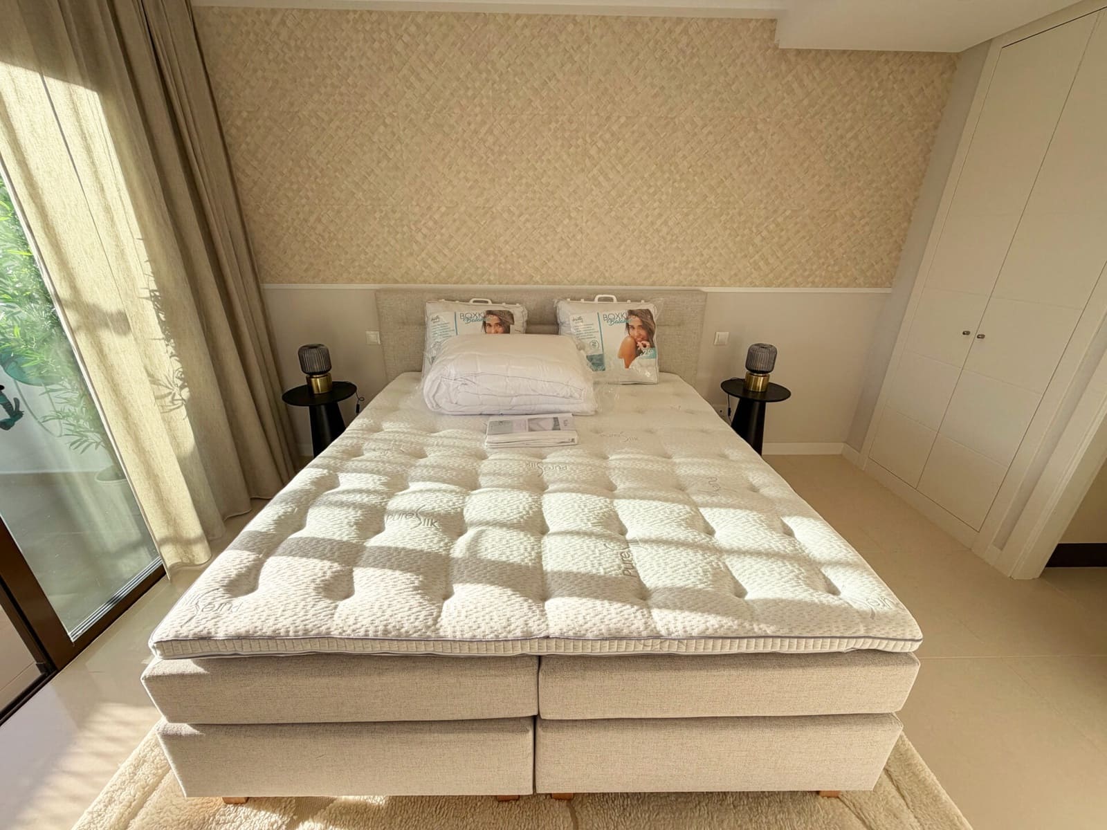 2 bedroom Apartment for sale in Estepona with pool garage - € 385,000 (Ref: 9491170)