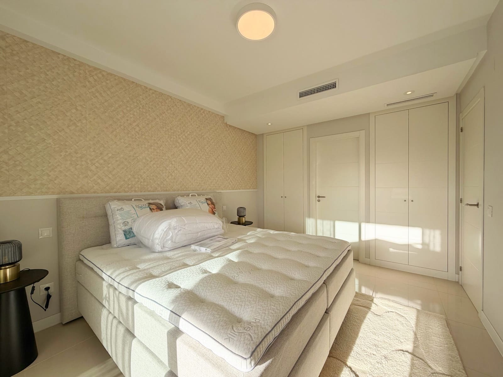 2 bedroom Apartment for sale in Estepona with pool garage - € 385,000 (Ref: 9491170)