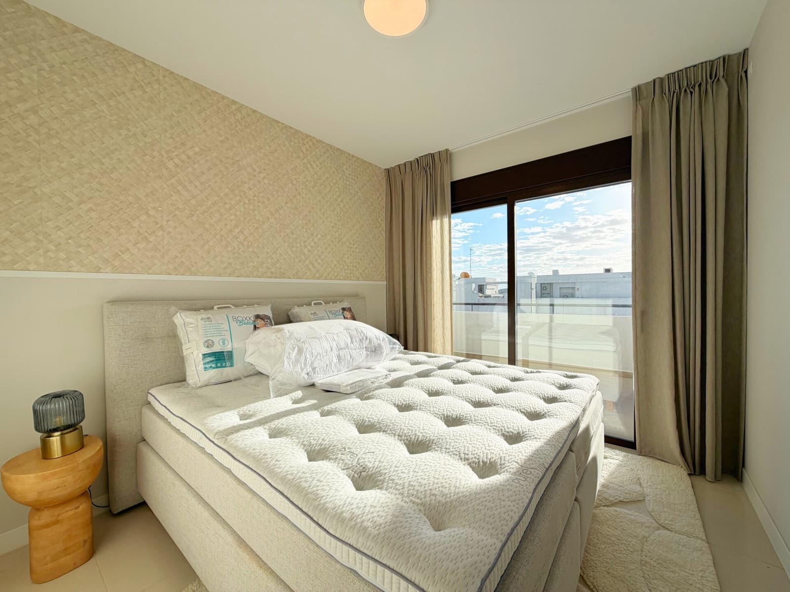 2 bedroom Apartment for sale in Estepona with pool garage - € 385,000 (Ref: 9491170)