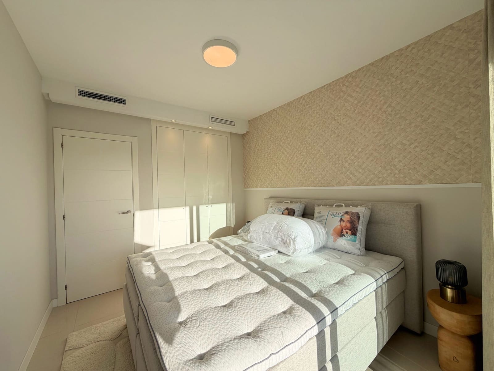 2 bedroom Apartment for sale in Estepona with pool garage - € 385,000 (Ref: 9491170)