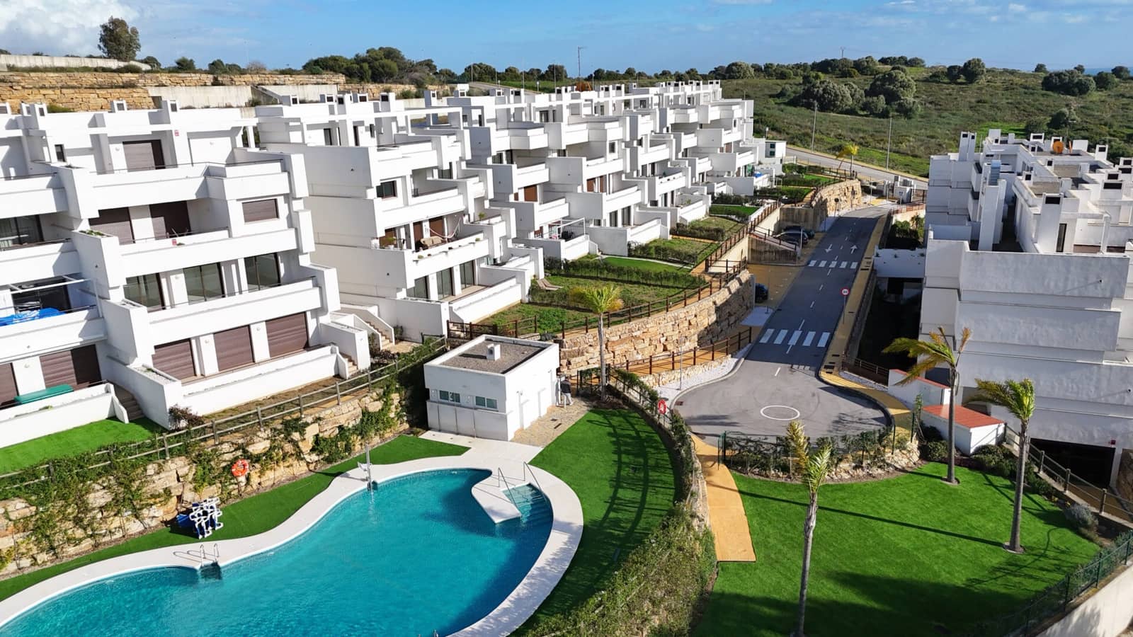 2 bedroom Apartment for sale in Estepona with pool garage - € 385,000 (Ref: 9491170)