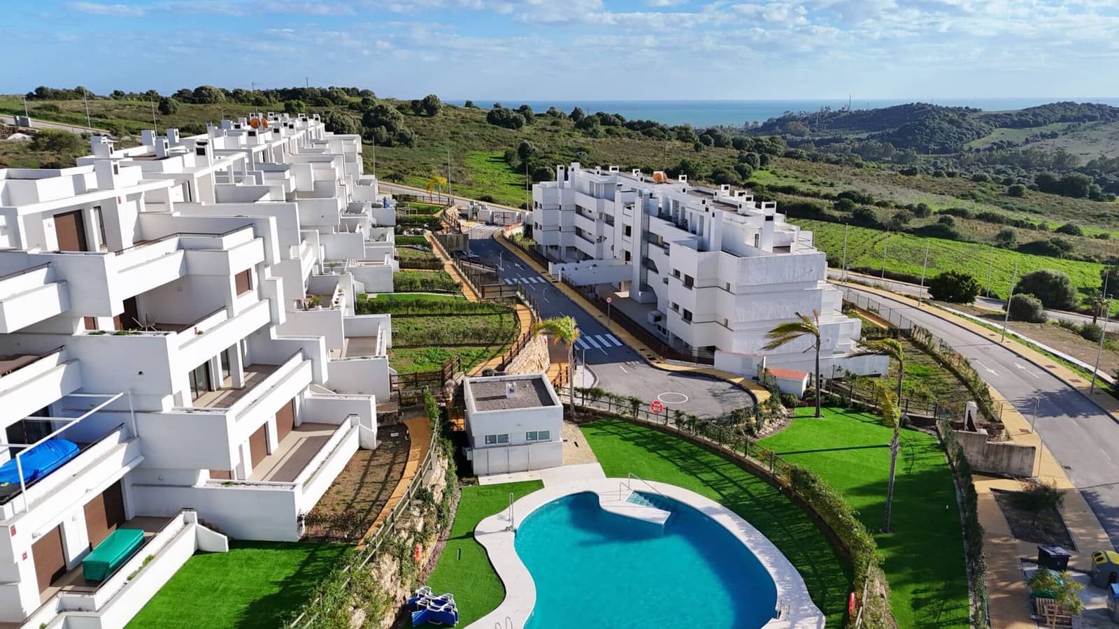 2 bedroom Apartment for sale in Estepona with pool garage - € 385,000 (Ref: 9491170)