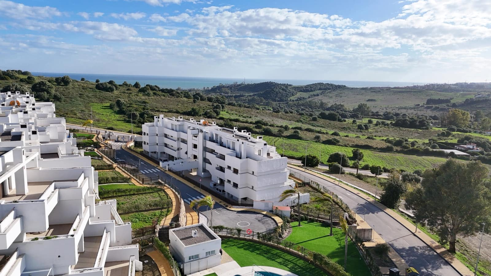 2 bedroom Apartment for sale in Estepona with pool garage - € 385,000 (Ref: 9491170)