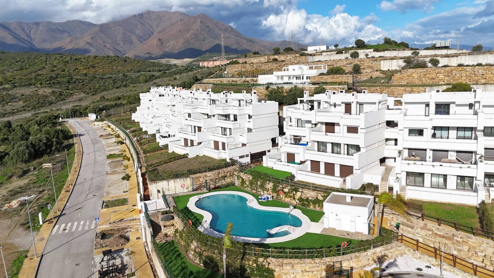 2 bedroom Apartment for sale in Estepona with pool garage - € 385,000 (Ref: 9491170)