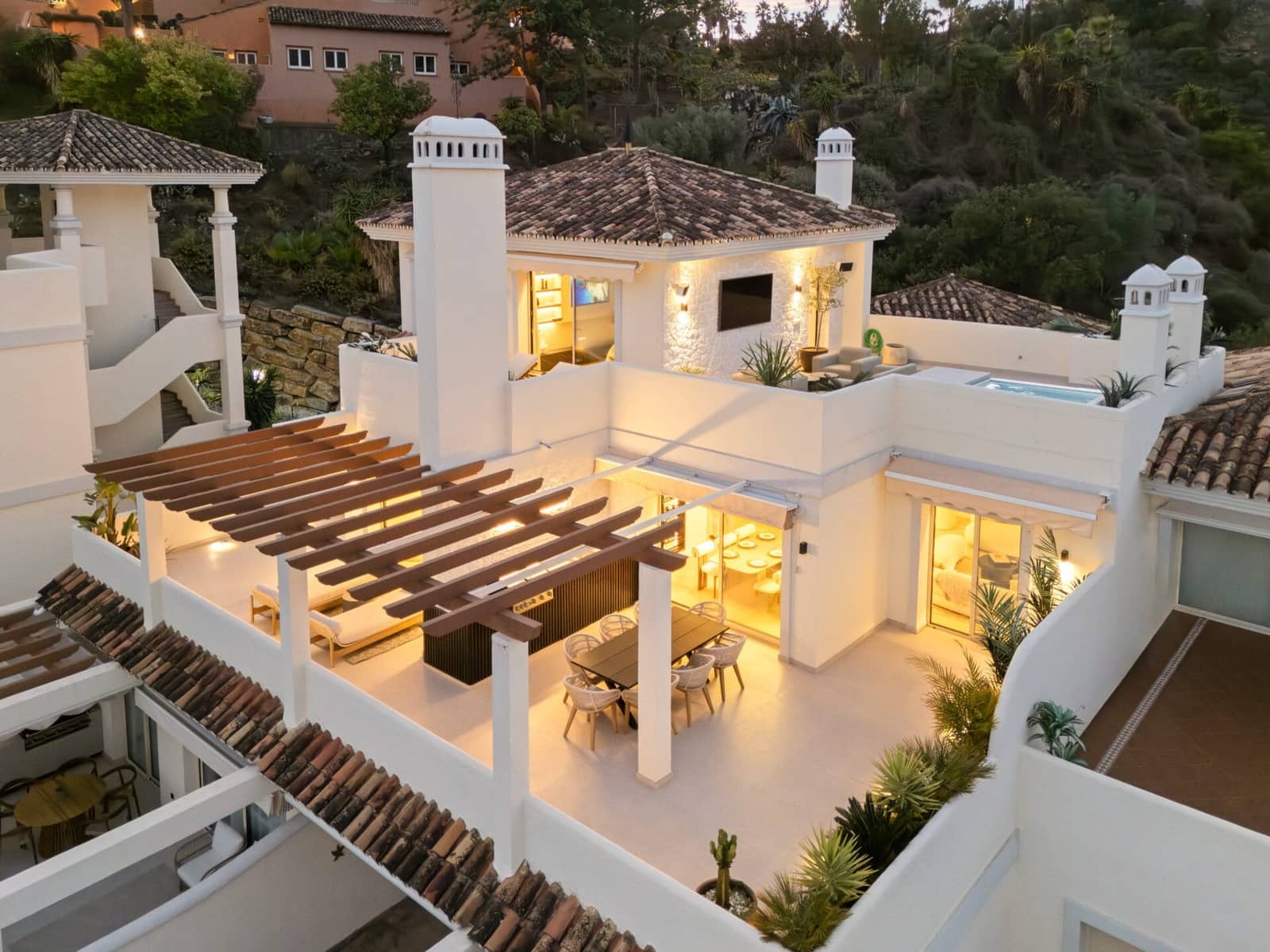 3 soveværelse Penthouse til salg i Nueva Andalucia med swimmingpool garage - € 2.750.000 (Ref: 9527420)