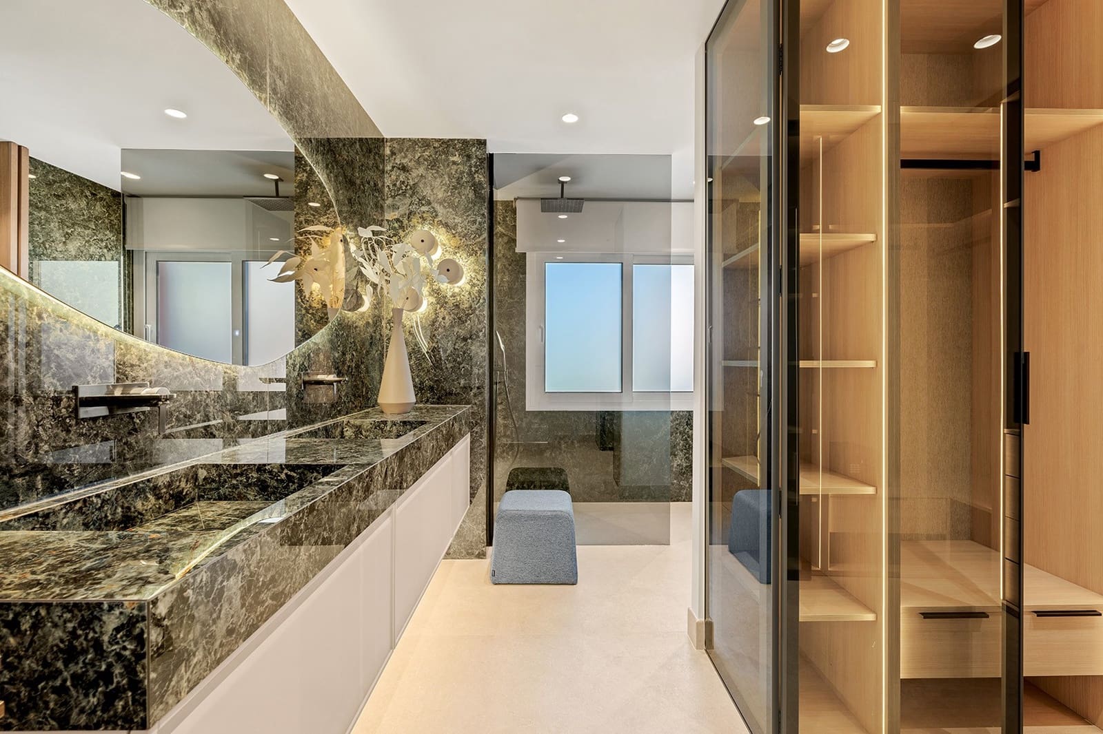 Ático de 3 habitaciones en Estepona en venta con piscina garaje - 2.995.000 € (Ref: 9547750)