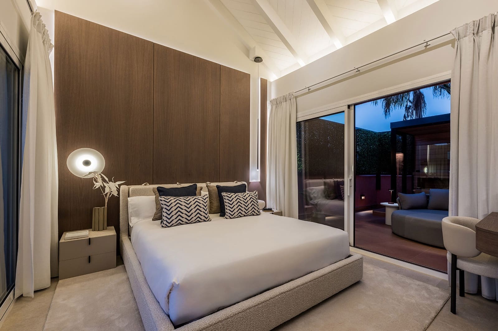 Ático de 3 habitaciones en Estepona en venta con piscina garaje - 2.995.000 € (Ref: 9547750)