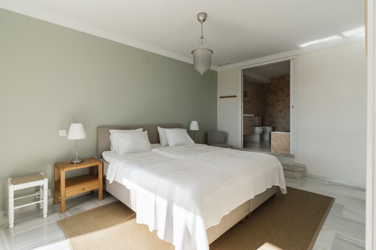 2 sypialnia Apartament na sprzedaż w Nueva Andalucia z basenem garażem - 795 000 € (Ref: 9551179)